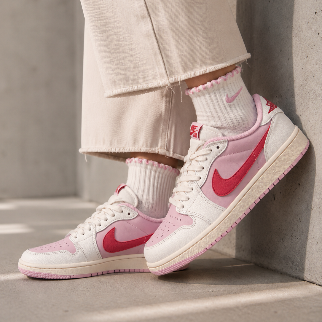 Air Jordan Retro 1 Low x Travis Scott Retro Tropical Pink