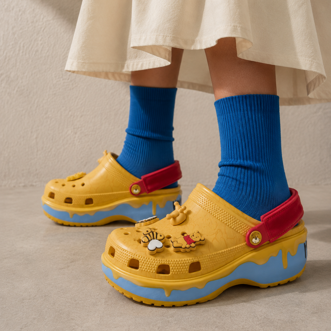 Crocs Classic Clog Platform Disney Winnie the Pooh - vista 3