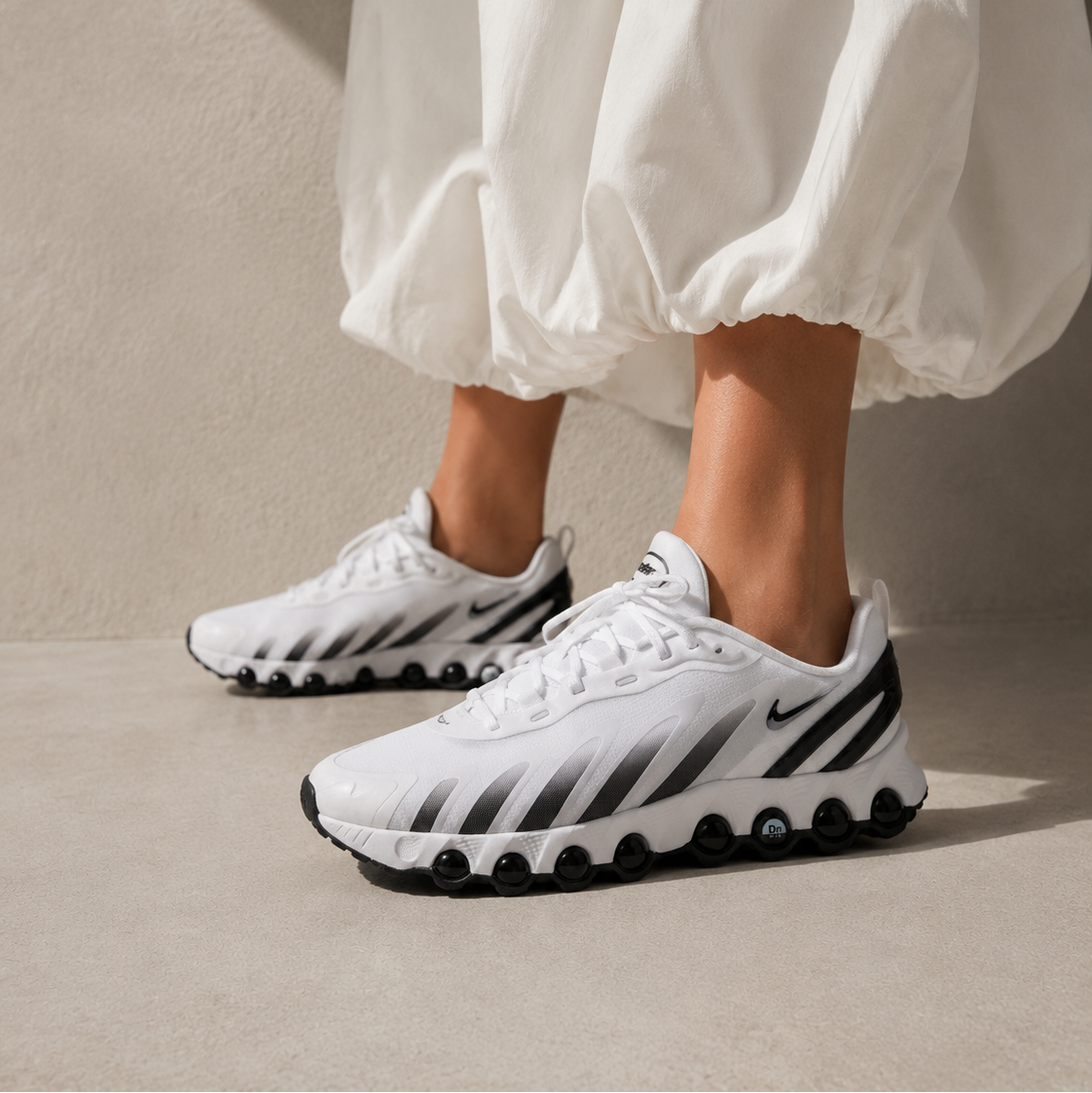 Nike Air Max DN8 White Black - vista 5