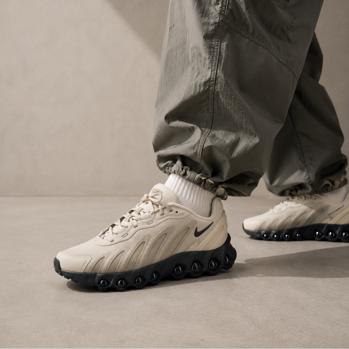 Nike Air Max DN8 Desert Khaki Black - vista 4