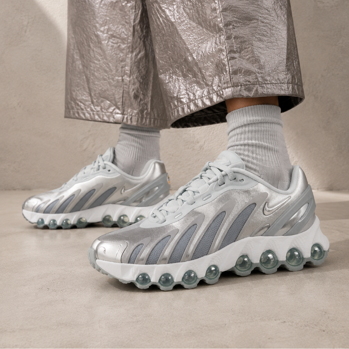 Nike Air Max DN8 Wolf Grey Metallic Silver - vista 4