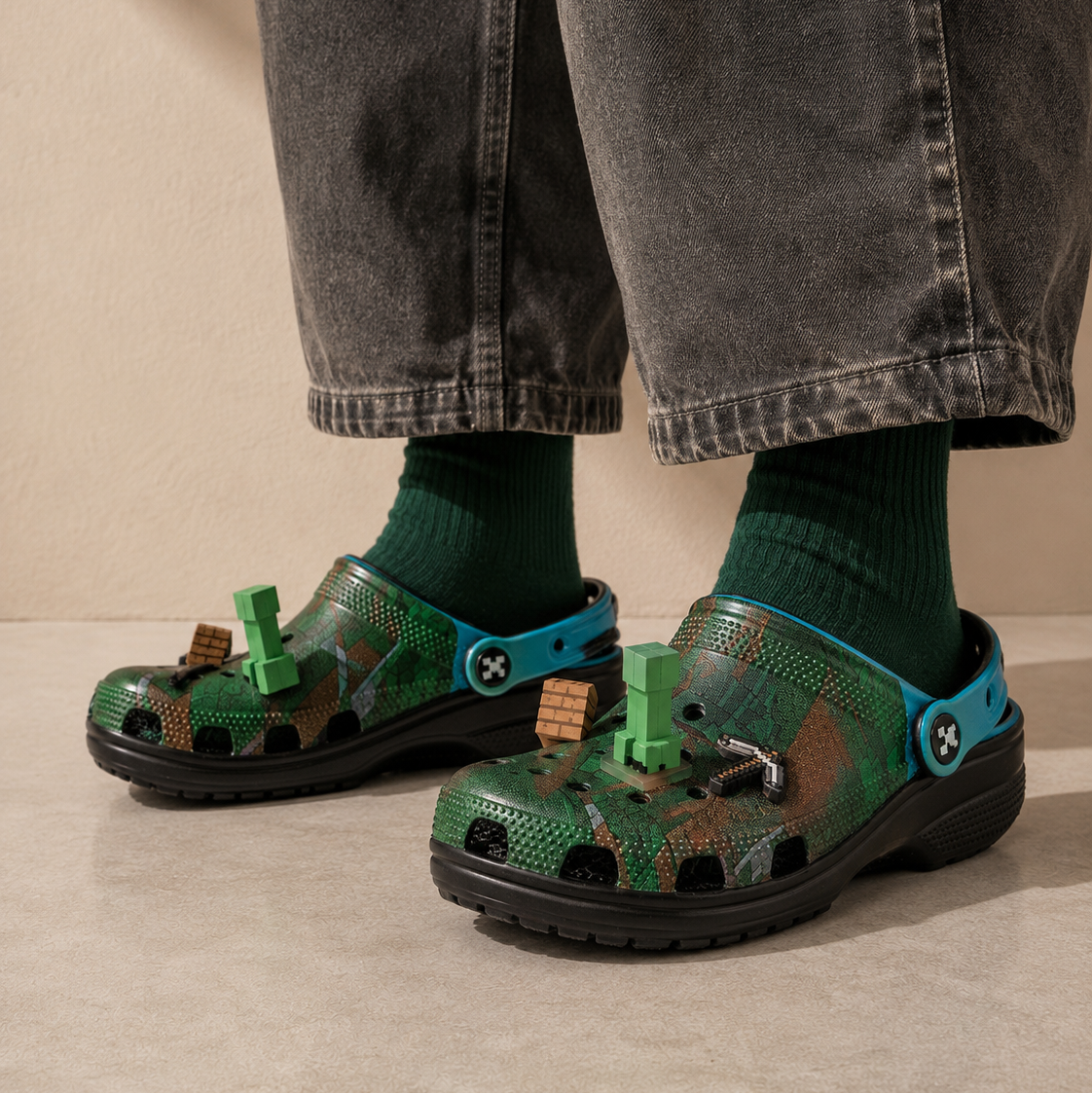 Crocs Classic Clog Minecraft Dark Forest - vista 3